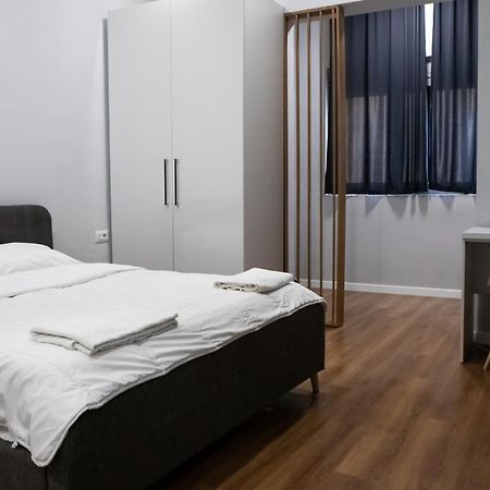 Be Solei Studio Apartments Sol 1 Tirana Buitenkant foto